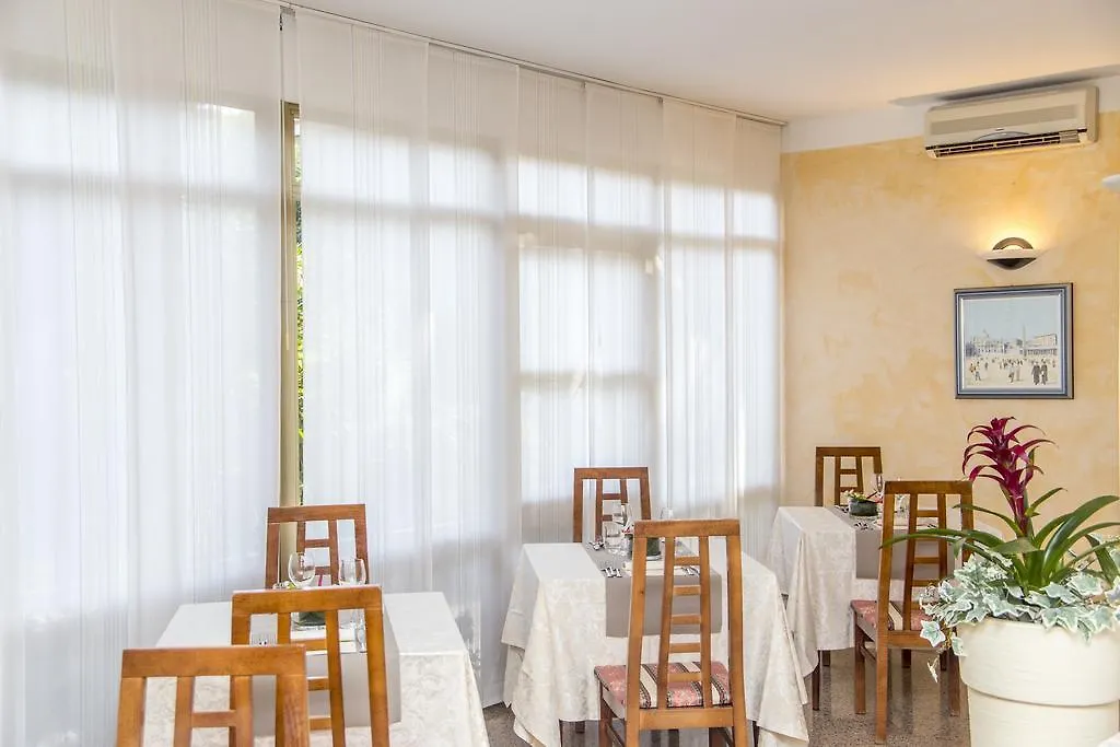 Hotel Rita Riccione 2*,  Italy
