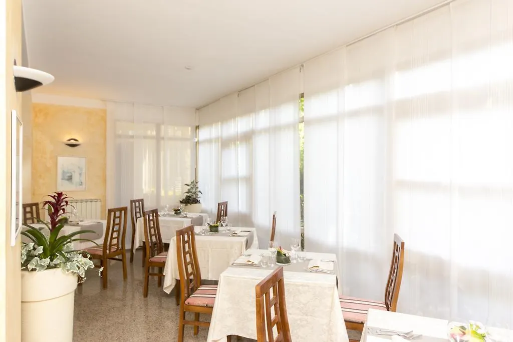 Hotel Rita Riccione 2*,